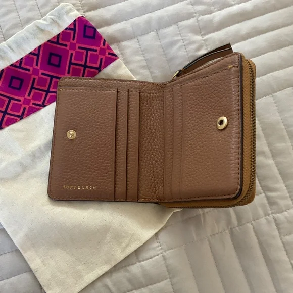 Tory Burch tan leather wallet - Picture 2 of 3